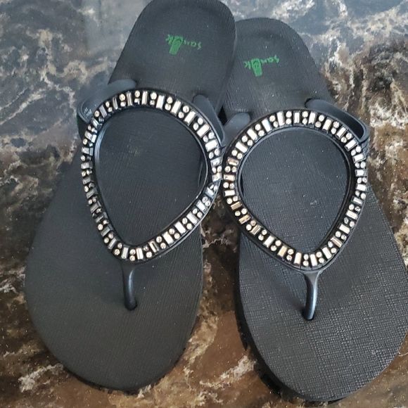 Stylish Black Sandals with Embellished Straps - Picture 1 of 7